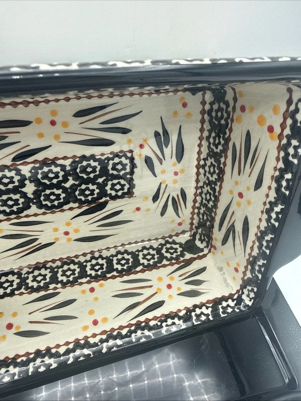 Decorative Black Ceramic Wax Warmer with Floral Accent